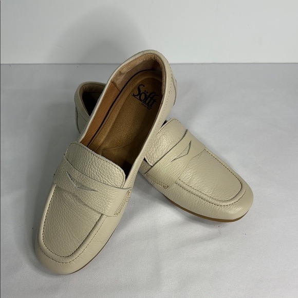 Sofft Cream Moccasins Slip-On Shoes - Picture 1 of 7